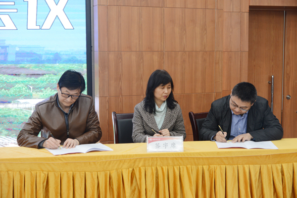 我校召开2018年稳定安全工作会议